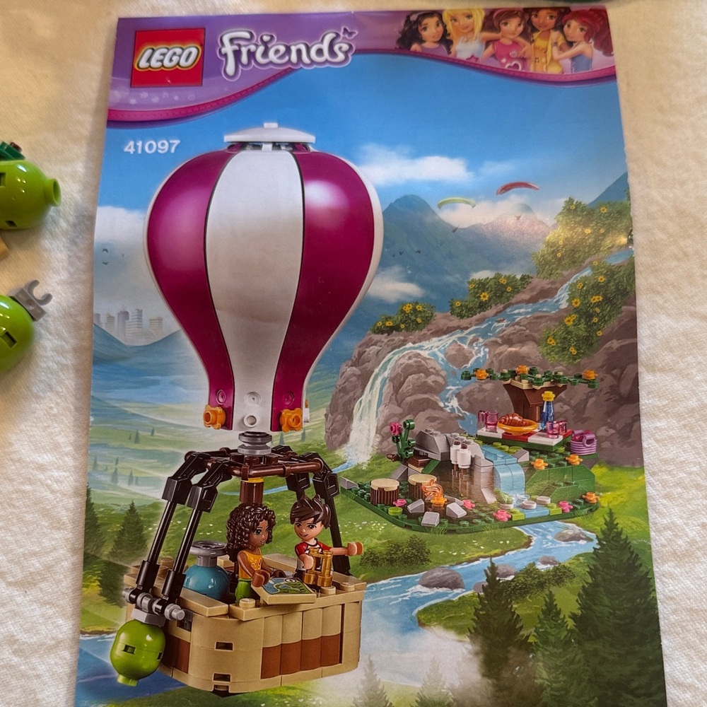 LEGO Friends Adventure Hot Air Balloon - Purple and White